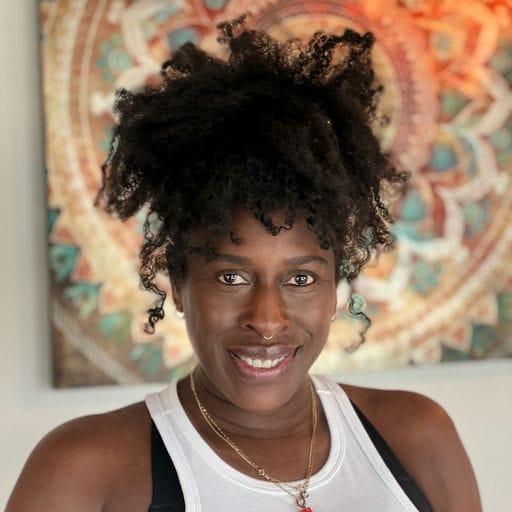 Portrait photo of Claudia Evans